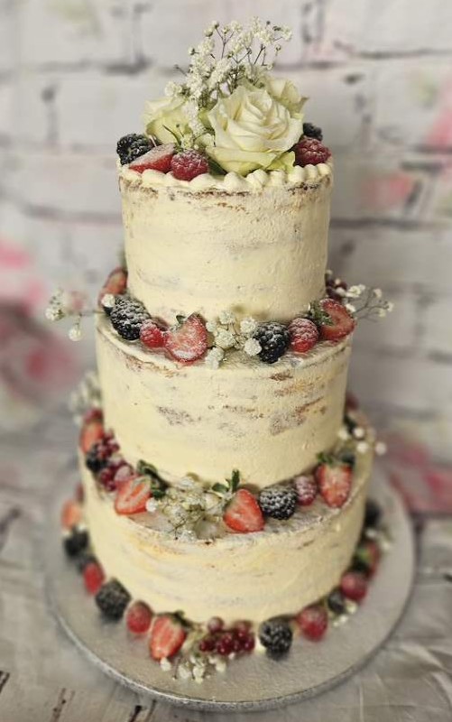 Winterliche Torte mit Früchten